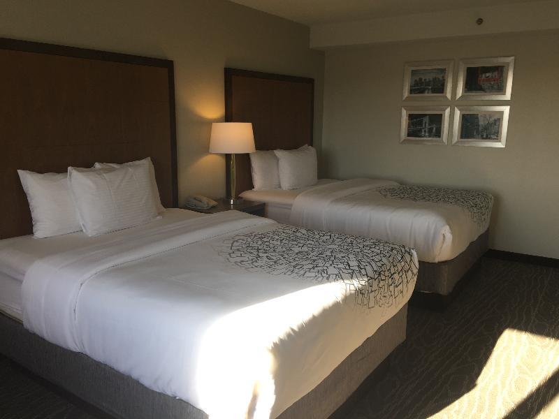 La Quinta By Wyndham Secaucus Meadowlands Hotel Eksteriør billede