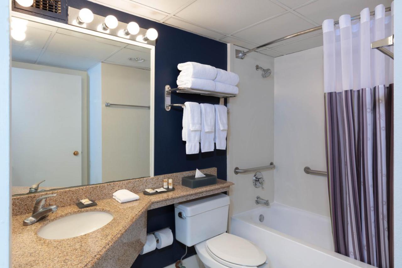 La Quinta By Wyndham Secaucus Meadowlands Hotel Eksteriør billede